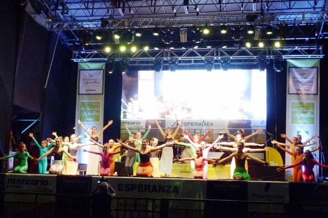 Taller Municipal de Danzas Argentinas dirigido por el Lic. Fabián Fahsbender