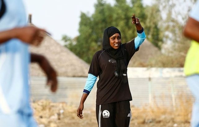 Salma al majidi. La joven de 27 años dirige al Club Al Ahly Al Gadaref.