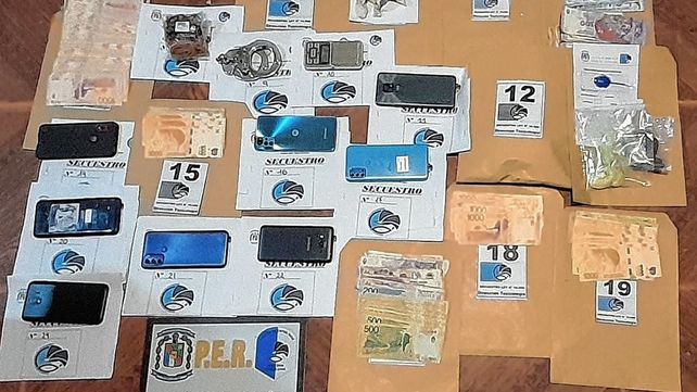 Toxicología allanó viviendas por narcomenudeo en Villa Almendral de Paraná. Secuestraron droga y una mujer fue detenida. Tenía domiciliaria por narcotráfico.