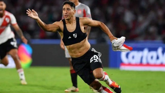 El momento más importante de la estadía de Rodrigo Aliendro en River: su golazo para definir la Supercopa Argentina en 2024.