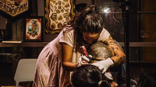 Rosario. El ciclo Tatuadoras, único en su tipo en el país, ofrecerá tatuajes, perforaciones, charlas, y música en vivo