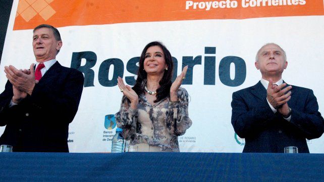 Binner, Cristina Fernández y Lifschitz en la entrega de viviendas en Villa Corrientes o La Lata el 25 de febrero de 2009.