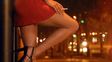 Contrató los servicios de una prostituta y resultó que era la novia de su hijo
