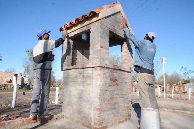 En Risso y las vías. Allí había un minibasural y ahora se construyó una capilla gracias al aporte de los vecinos.