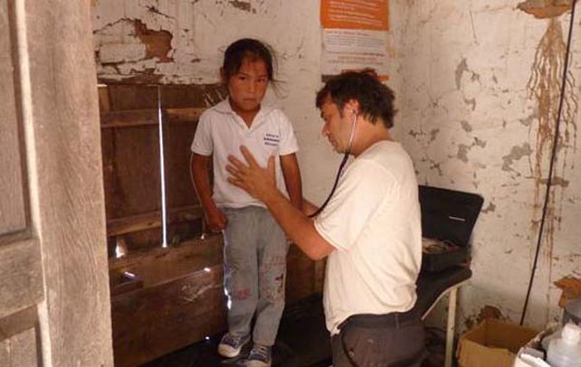 Un médico rosarino deslumbra al mundo de la mano de Messi