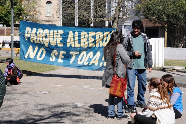 Motivos. Repartieron panfletos con las razones de esta movilización.
