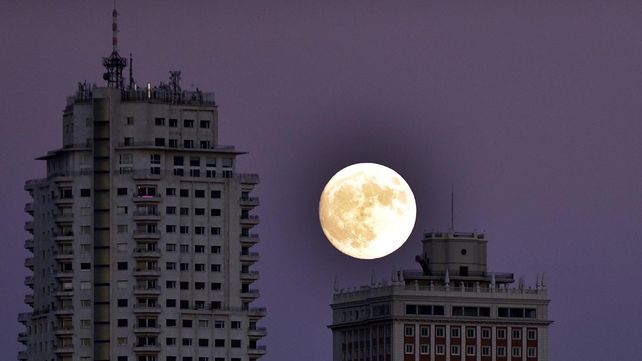 Así se ve la Superluna por el mundo