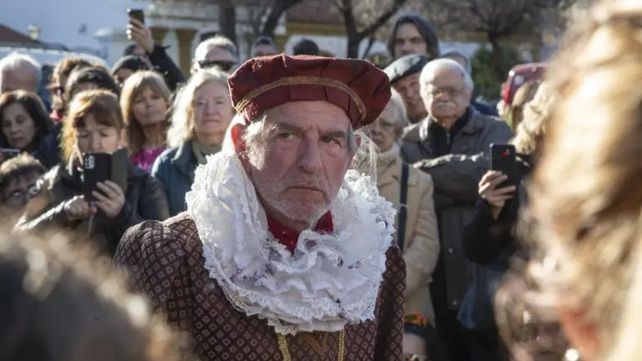 El actor Pablo Alarcón convocó a una decenas de personas en una plaza porteña