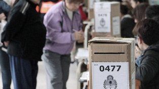 Este domingo las provincias de Córdoba y Formosa eligen gobernador, vicegobernador y distintos cargos públicos a nivel municipal y legislaturas provinciales. Según indicaron las autoridades, los comicios se vienen desarrollando con normalidad.