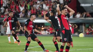 El gol de Michael Hoyos con la camiseta de Newells, ante Independiente. El delantero habló de los errores a corregir.
