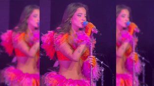 La cantante Emilia Mernes no logró llenar el teatro donde se presentó en Miami. Destacaron la poca concurrencia. Le criticaron la falta de carisma y poca desenvoltura en el escenario&nbsp;