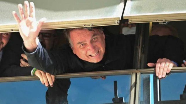 Bolsonaro llegó al país para la asunción de Milei: Vamos a hacer lo posible para que Argentina crezca