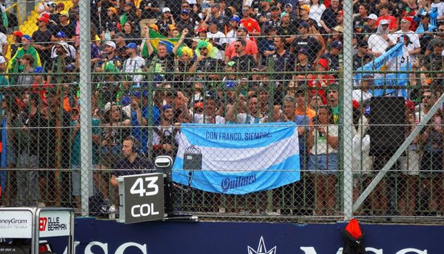 “Con Franco siempre”, dice la bandera colgada en plena recta principal. Los argentinos causaron furor en las tres jornadas de gran premio.