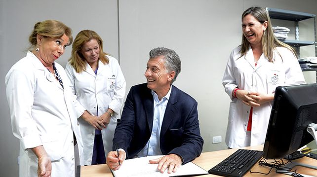 El presidente Mauricio Macri en el Hospital Materno Neonatal Eloísa Torrent de Vidal