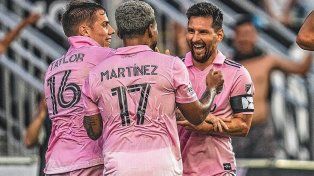 Lionel Messi ante otra vuelta olímpica.