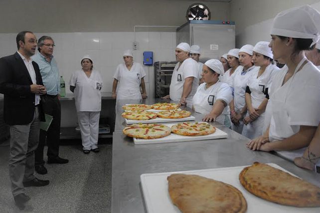 En el Solar de Villa Hipódromo se capacita en oficios a 40 mujeres