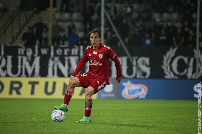Cacciabue juega en la primera del club Miedz Legnica.