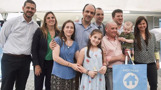 “Por el trabajo en equipo entre Ciudad y Nación, hoy más familias reciben su vivienda”