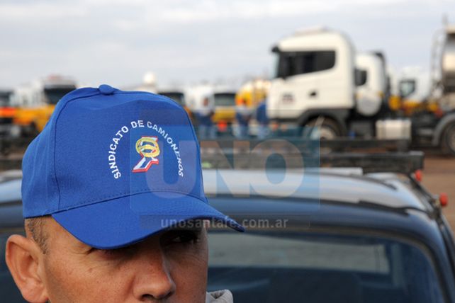 Por el paro de los camioneros, el jueves faltaría nafta en Santa Fe