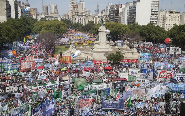 Marcha de este miércoles en Buenos Aires contra la reforma previsional y laboral.