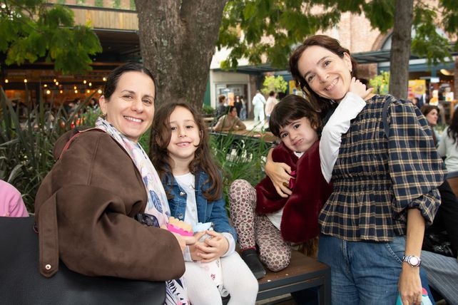 Florencia Martín, Clara Fernández, Cora Caballero y Laura Rótolo  