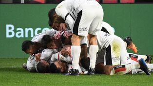 Newells derrotó con solidez a Estudiantes y es puntero del torneo en soledad