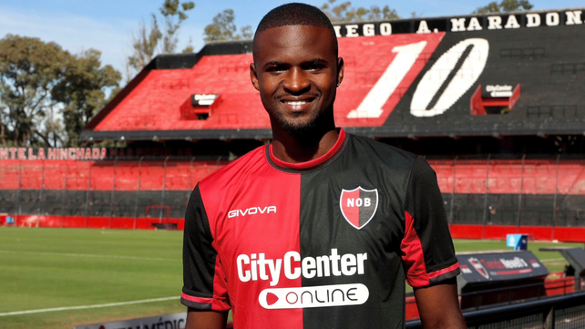 Carlos Ordóñez superó la revisión médica y firmó un contrato con Newells hasta 2027.