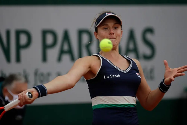 La tenista rosarina Nadia Podoroska logró un triunfo histórico y se metió en octavos de final de Roland Garros.