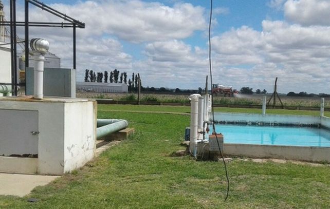Demasiado cerca. La fumigación terrestre se hizo a metros de la planta potabilizadora de agua potable de Villa Cañás&nbsp;