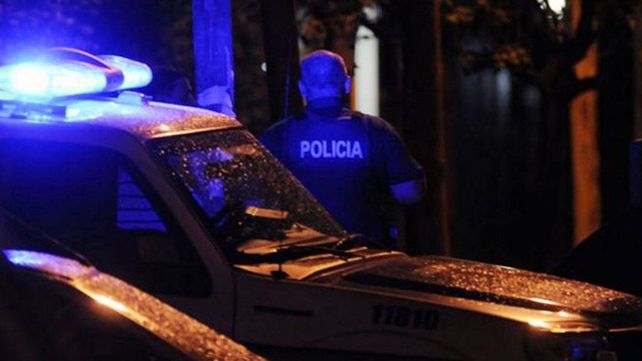 Un adolescente chocó contra un patrullero y murió en medio de una persecución