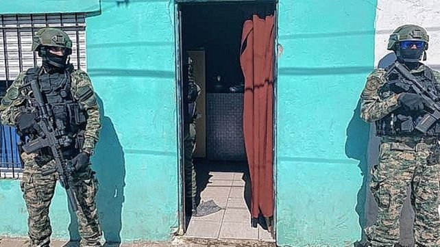 Gendarmería realiza los allanamientos simultáneos en casas de parientes del líder de Los Monos