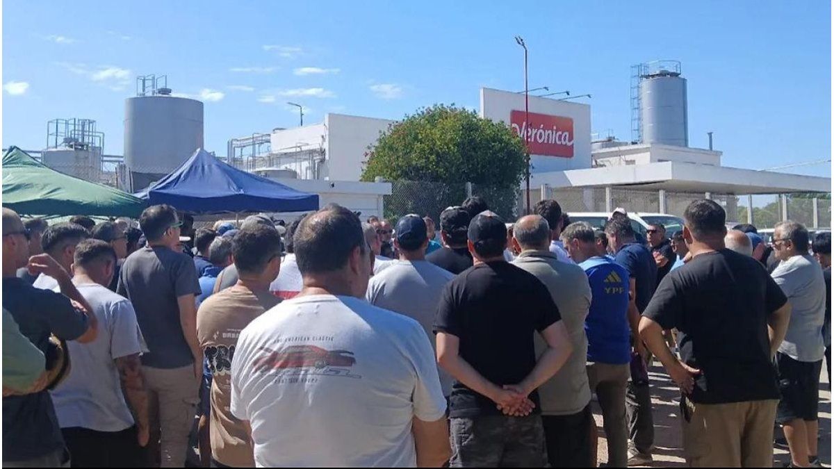Trabajadores de Lácteos Verónica llevan siete meses sin cobrar