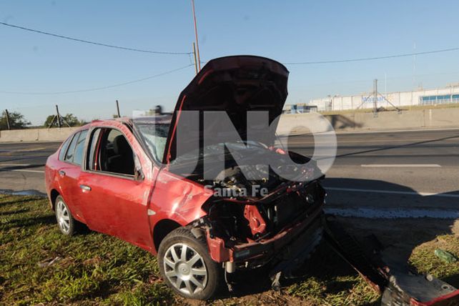Un accidente con suerte sobre la ruta 168: volcó y sólo sufrió heridas leves