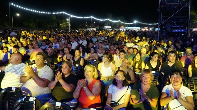 Fiesta Nacional de la Artesanía: Pinky y Uriel Lozano animaron el domingo