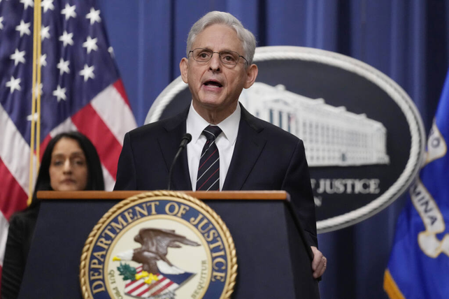 El fiscal general y secretario de Justicia, l Merrick Garland, presenta la demanda contra Google en Washington. 