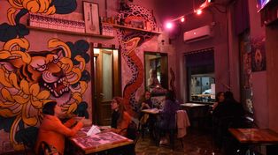 Tora izakaya. En Tucumán y Riccheri hay un bar de street food japonesa cuyo fuerte es la cerveza artesanal.
