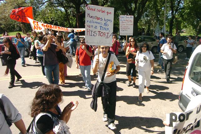 Los profesores santafesinos se manifestaron contra la reforma del secundario
