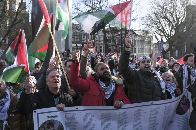 Palestinos y simpatizantes de su causa este viernes frente a la sede del tribunal en Países Bajos