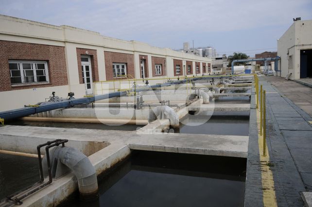 Agua y cloaca. La empresa brinda el servicio en 15 localidades de la provincia de Santa Fe.