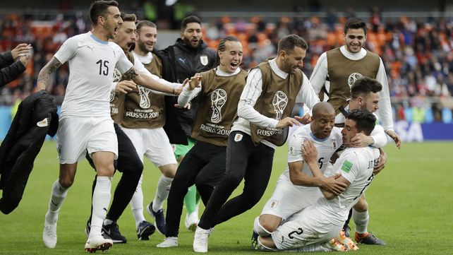 Uruguay logra una victoria agónica en el debut ante Egipto