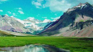 El Aconcagua es un destino clave para montañistas de todo el mundo y eso la vuelve un lugar único para visitar.