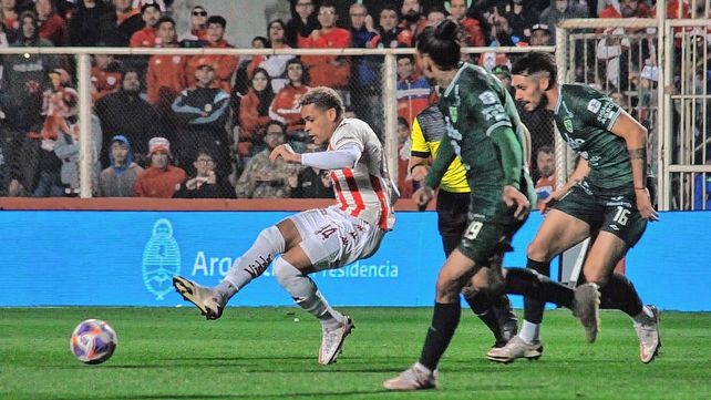 Álvez tomó el mismo camino que Polenta en Unión