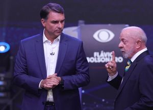 Lula y Flávio Bolsonaro se enfrentan este viernes en el último debate televisado antes del balotaje