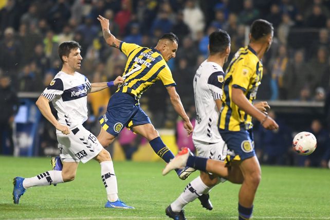 El Central del debutante Tevez no pudo ante Gimnasia que lo venció por la mínima