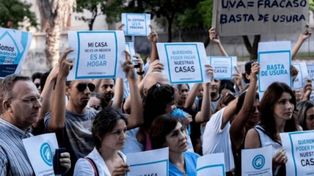 Tomadores de créditos UVA durante una de las tantas protestas realizadas a lo largo del país.&nbsp; 