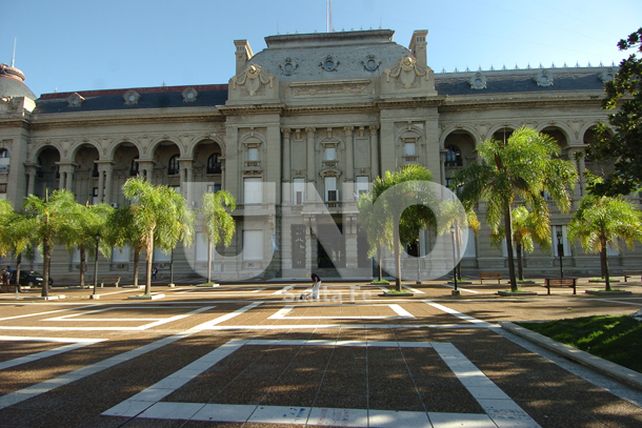 La provincia bajó a 410 millones de pesos el déficit con un fuerte ajuste en 2012