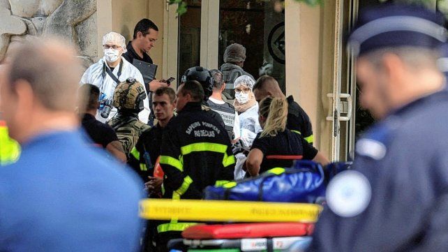 Francia: entró a una escuela y mató a un docente con un cuchillo al grito de Alá es grande