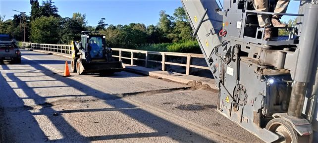 Los trabajos que realiza la DNV provocarán interrupciones alternadas del tránsito de vehículos hasta media tarde.