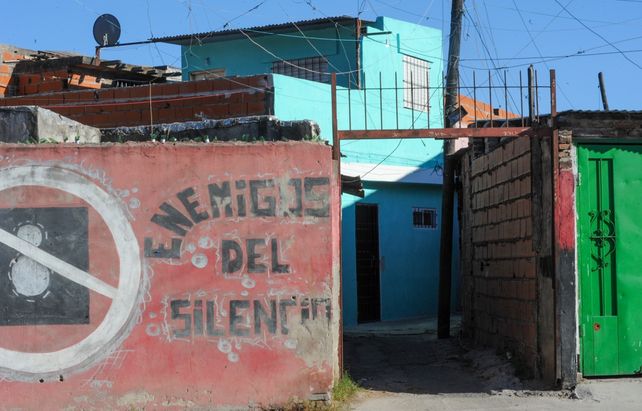 Ejecutaron de trece balazos a la mamá de un joven sicario de barrio Tablada