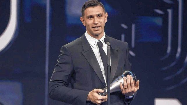 Dibu Martínez ganó el premio The Best a Mejor Arquero